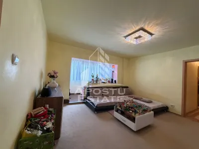 Apartament cu 3 camere, semidecomandat,centrala proprie,zona Girocului - foto 2
