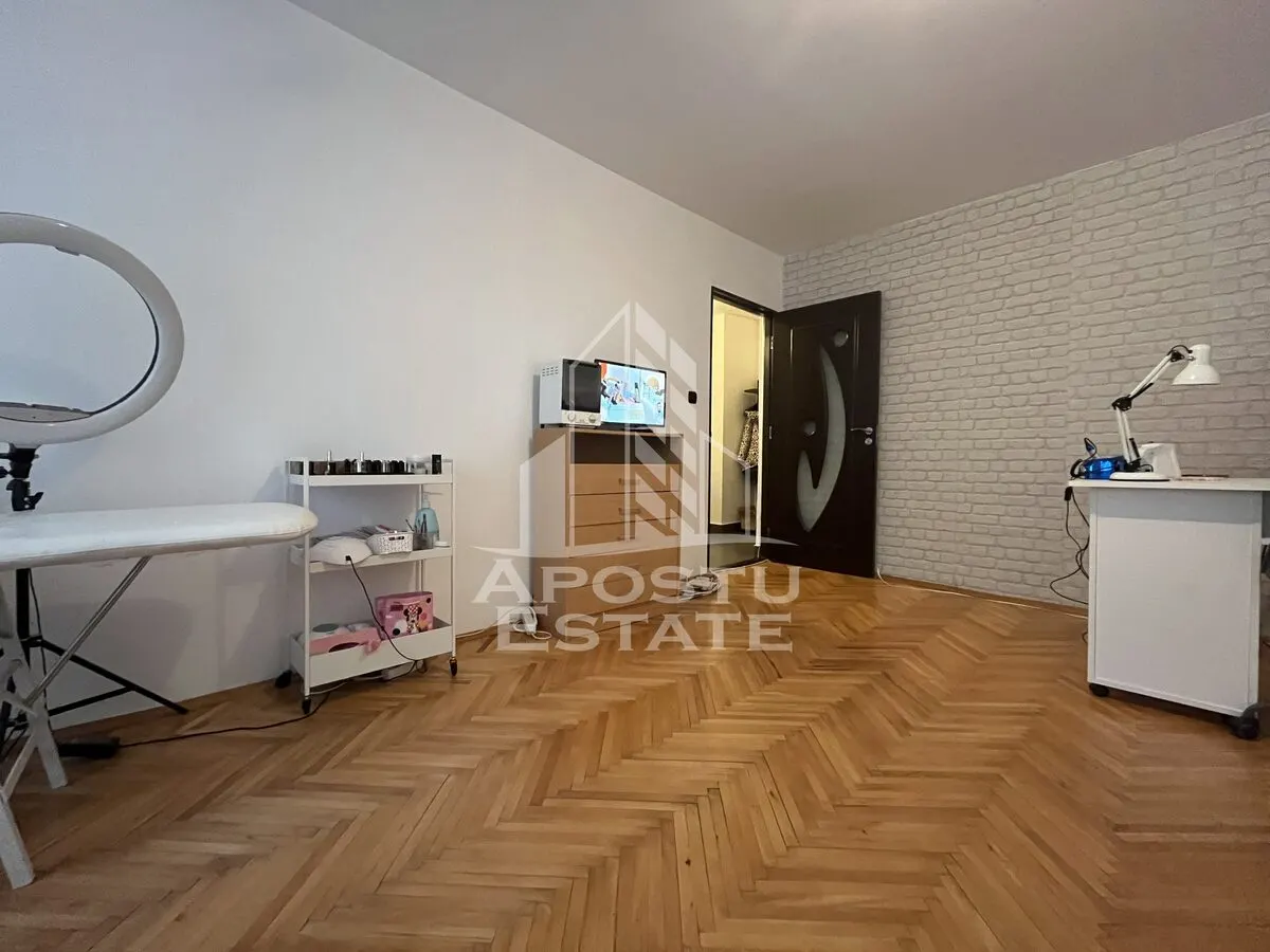 Apartament 3 camere, 2 bai, 2 balcoane, etaj intermediar,Soarelui - foto 2