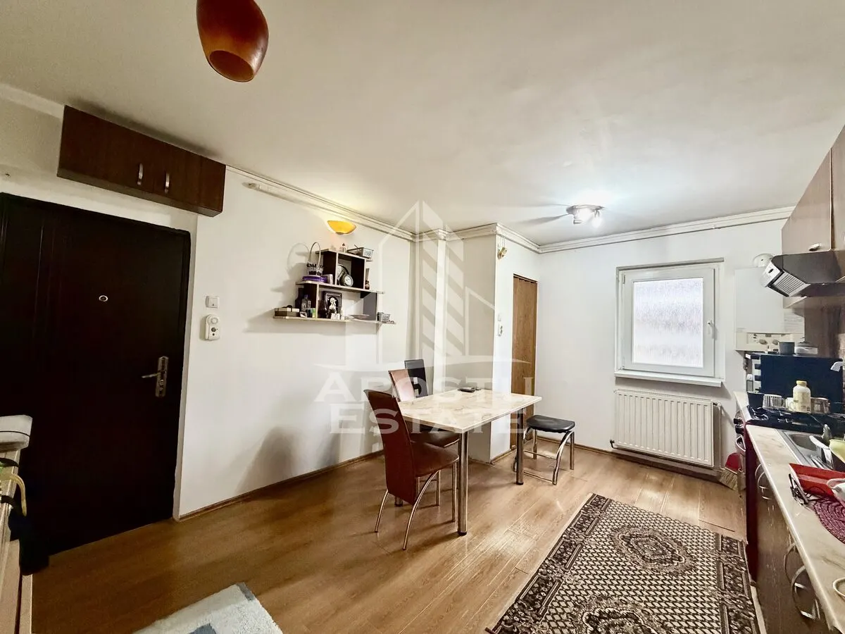 Apartament cu 3 camere,semidecomandat,centrala proprie ,zona Girocului - foto 2