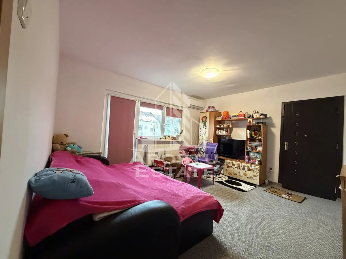 Apartament cu 3 camere,semidecomandat,centrala proprie ,zona Girocului - foto 5
