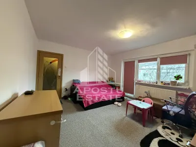 Apartament cu 3 camere,semidecomandat,centrala proprie ,zona Girocului - foto 6