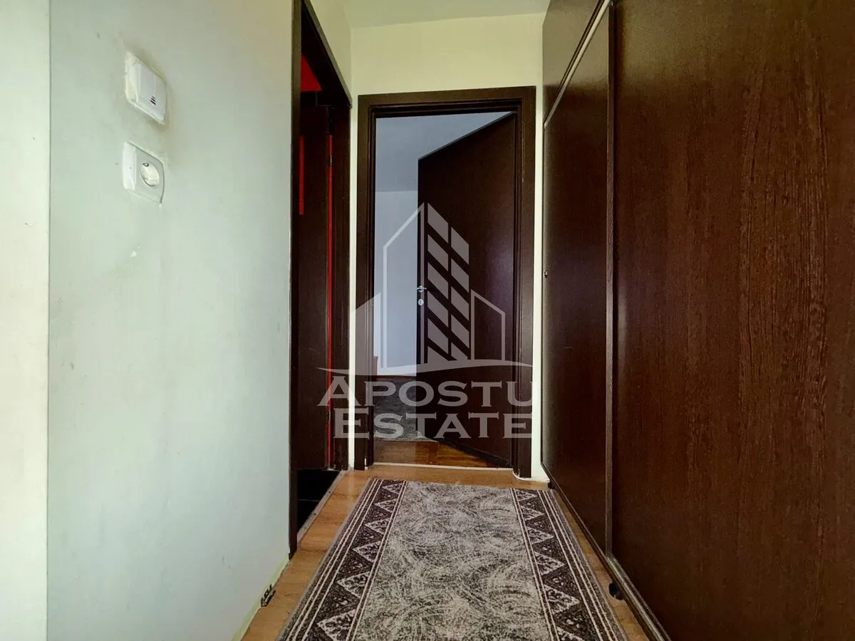 Apartament cu 3 camere,semidecomandat,centrala proprie ,zona Girocului - foto 10