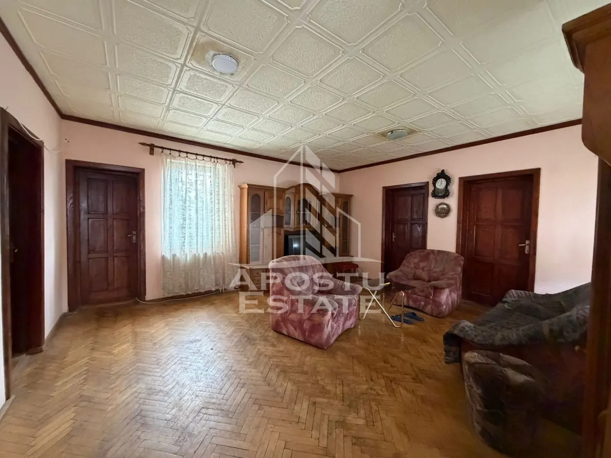 Casa individuala, cu 12 camere,5 bai, acces auto, teren 642, Girocului - foto 2