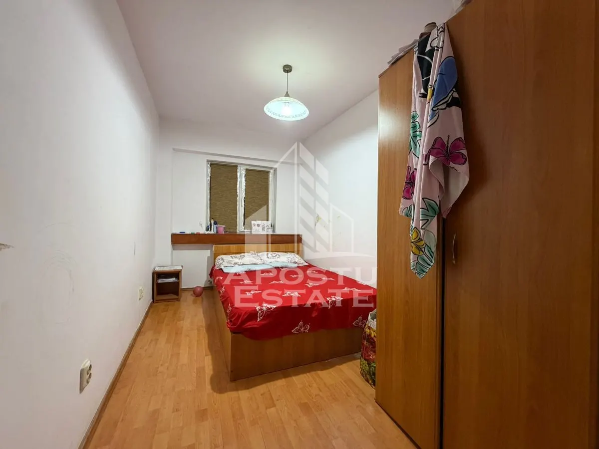 Apartament cu 5 camere, 2 bai, decomandat, centrala zona Girocului - foto 2