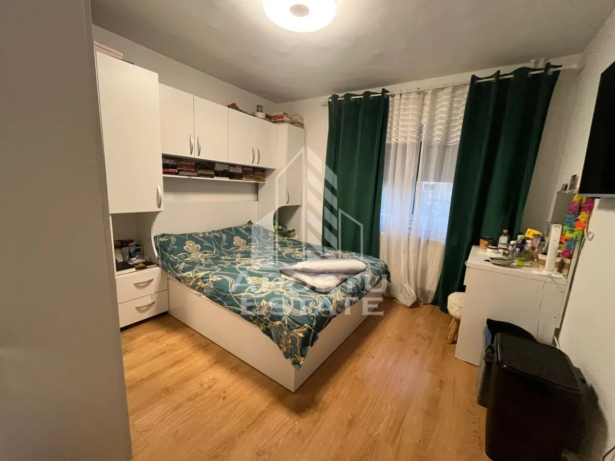 Apartament cu 4 camere, 2 bai, etaj intermediar, zona Soarelui - foto 1