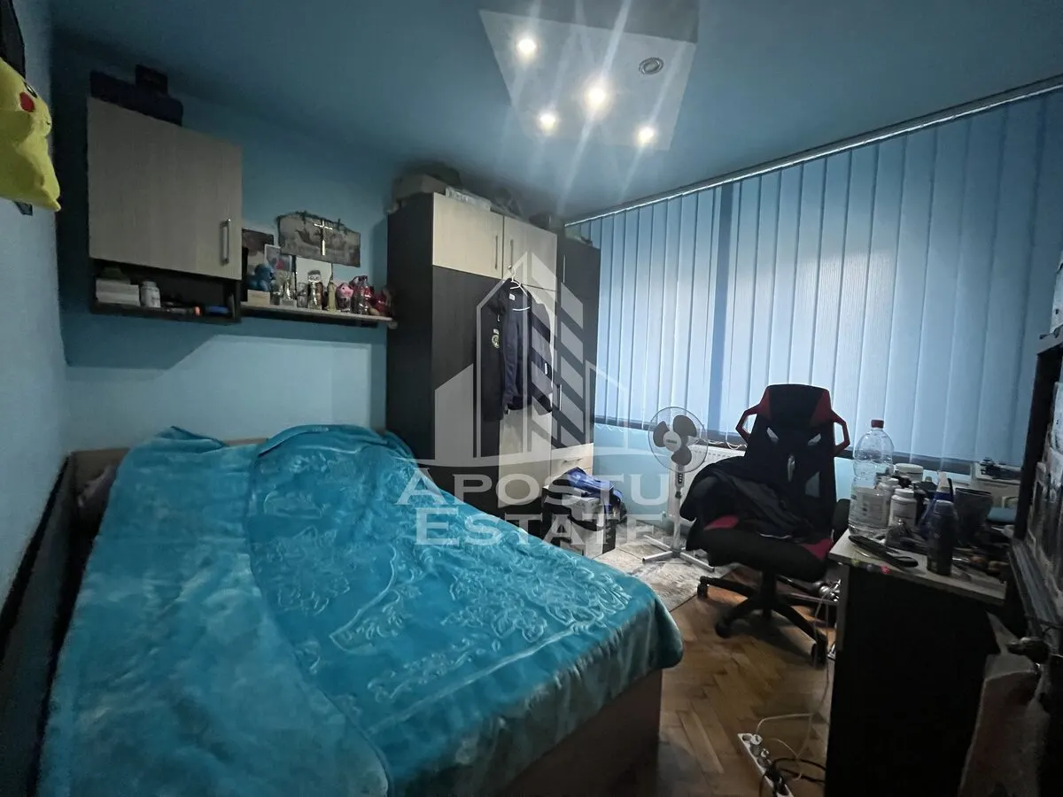 Apartament cu 3 camere,2 bai, etajul 1,centrala proprie,zona Girocului - foto 2