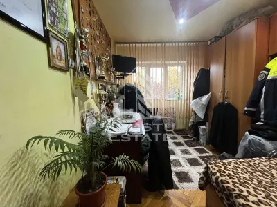 Apartament cu 3 camere,2 bai, etajul 1,centrala proprie,zona Girocului - foto 3