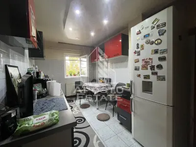 Apartament cu 3 camere,2 bai, etajul 1,centrala proprie,zona Girocului - foto 5