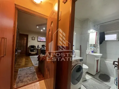 Apartament cu 3 camere,2 bai, etajul 1,centrala proprie,zona Girocului - foto 7