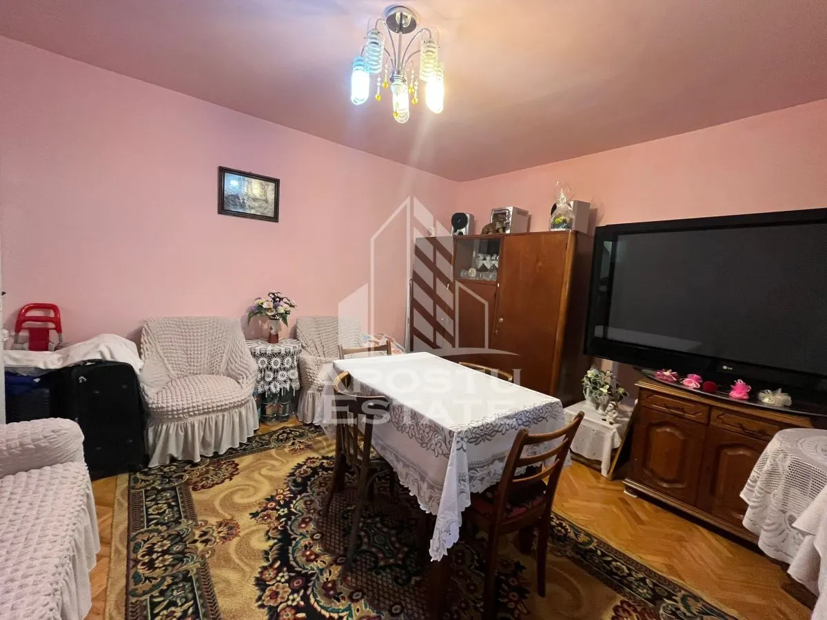 Apartament cu 3 camere, 2 bai, decomandat, parter inalt,zona Girocului - foto 1