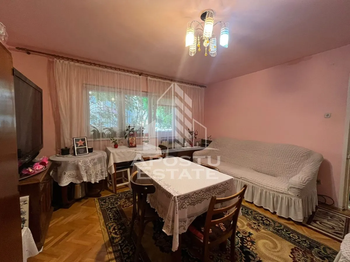 Apartament cu 3 camere, 2 bai, decomandat, parter inalt,zona Girocului - foto 2