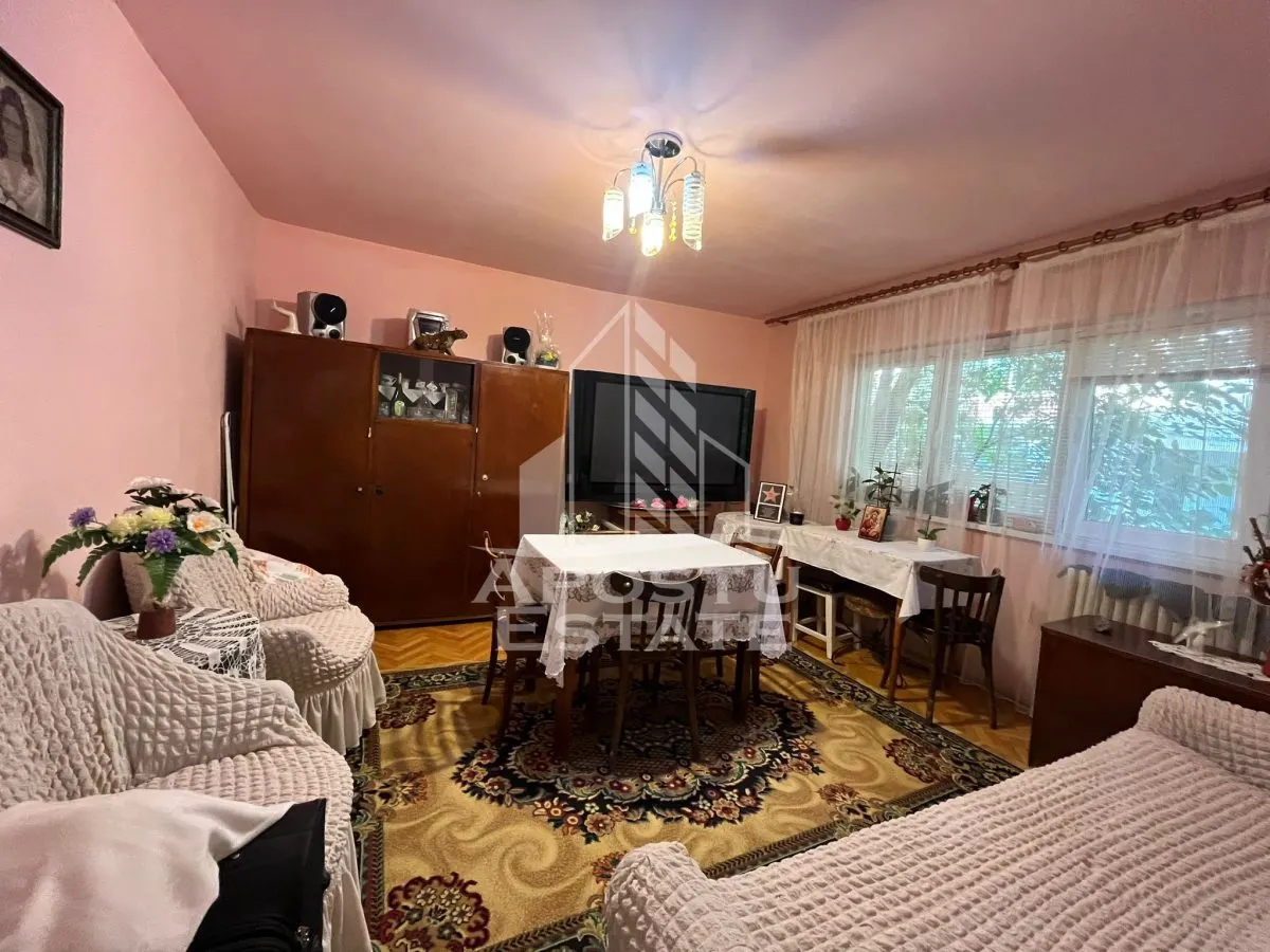 Apartament cu 3 camere, 2 bai, decomandat, parter inalt,zona Girocului - foto 3