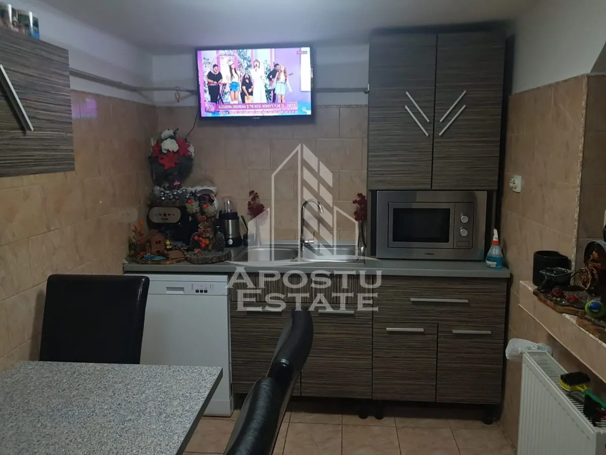 Casa individuala, 4 camere, 2 cai de acces, situata in zona Girocului - foto 6