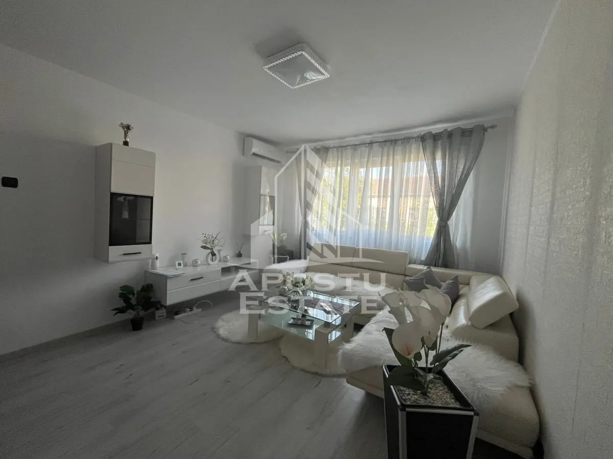 Apartament cu 3 camere, semidecomandat, renovat,  Spitalul Judetean - foto 2