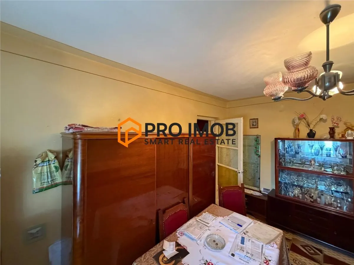 Apartament 3 camere cf 3 decomandat zona Crang - foto 2