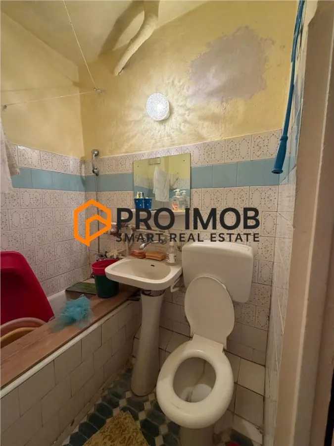 Apartament 3 camere cf 3 decomandat zona Crang - foto 12