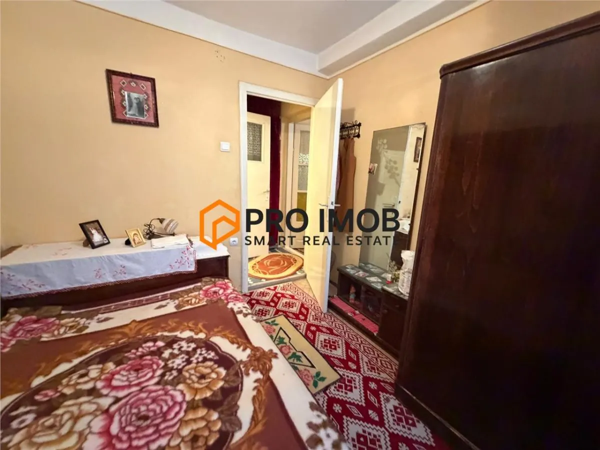 Apartament 3 camere cf 3 decomandat zona Crang - foto 5