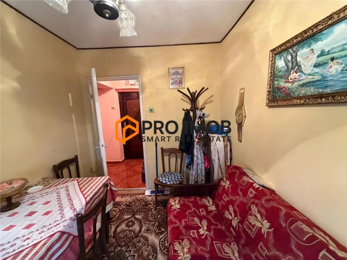Apartament 3 camere cf 3 decomandat zona Crang - foto 7