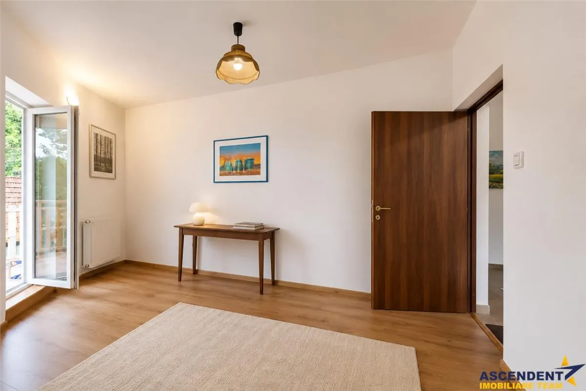 Vila traditionala, cu domeniu de 5.025 mp, pe aripa Cetatii Medievale Brasov - foto 12