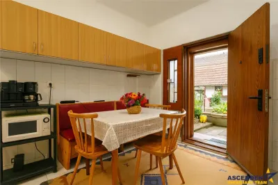 Vila traditionala, cu domeniu de 5.025 mp, pe aripa Cetatii Medievale Brasov - foto 3