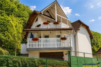 Vila traditionala, cu domeniu de 5.025 mp, pe aripa Cetatii Medievale Brasov - foto 4