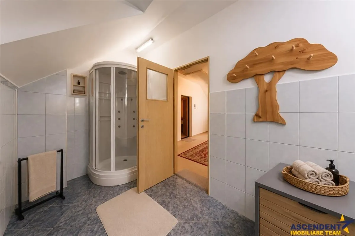 Vila traditionala, cu domeniu de 5.025 mp, pe aripa Cetatii Medievale Brasov - foto 7