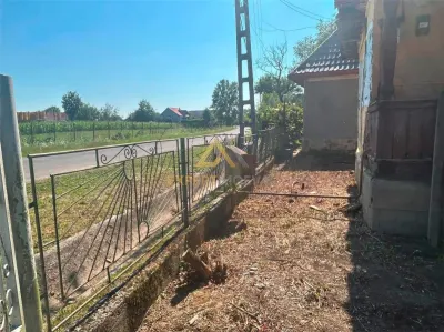 Casa de vanzare in Sacalaseni cu teren la doar 35.000 Euro - foto 2
