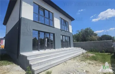 Cladire 240mp cu 2 spatii comerciale la inchiriat in centru Domnesti - Domnesti