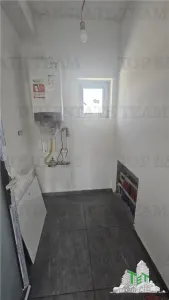 Cladire 240mp cu 2 spatii comerciale la inchiriat in centru Domnesti - foto 5