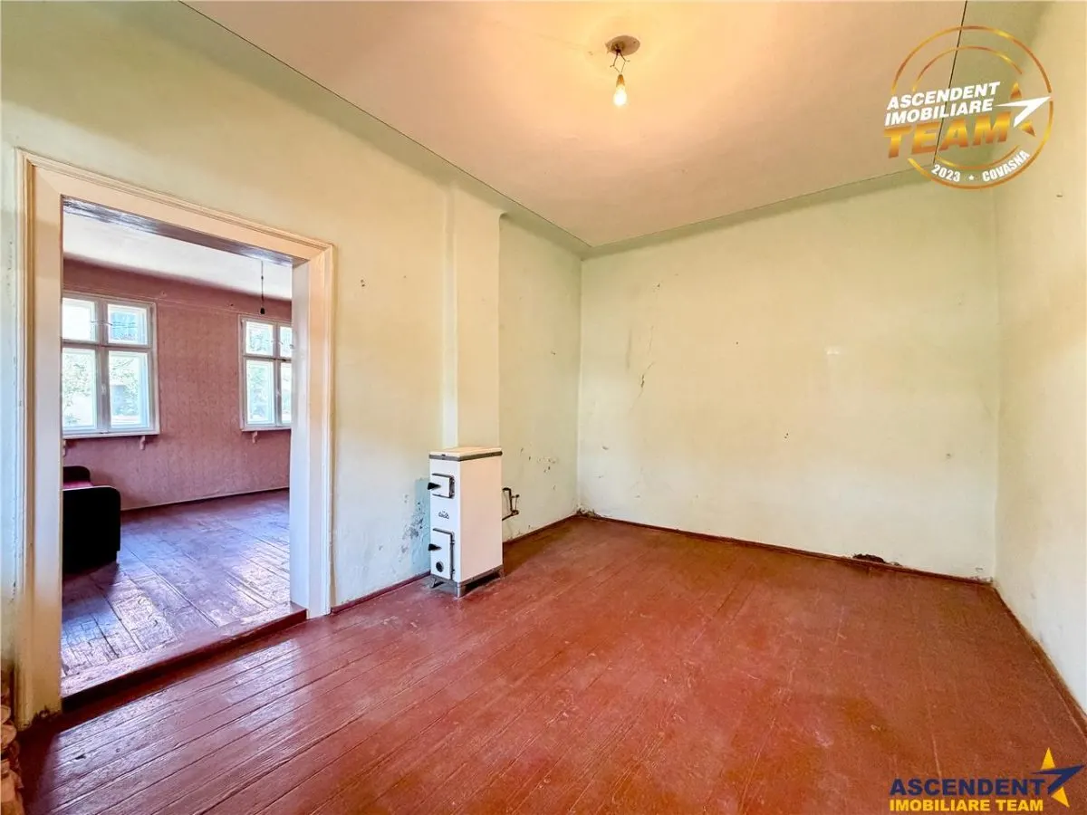 Casa cu potential,  acces la/ din 2 strazi,  512 mp teren,  Sfantu Gheorghe - foto 3