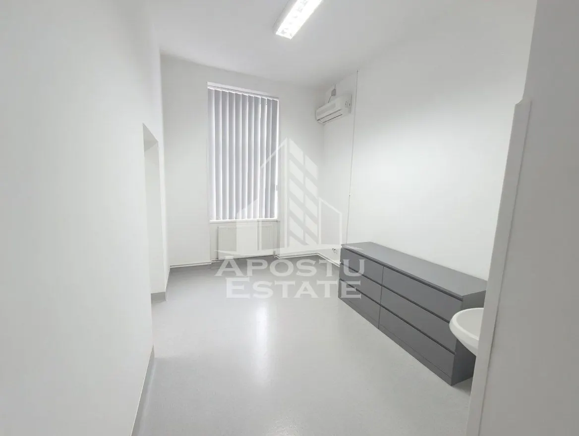 Spatiu SAD medical 68 mp, policlinica, ultracentral, Sanicolaul Mare. - foto 2