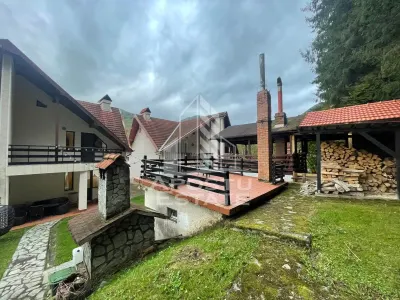 Vila tip duplex, P+1E+M, Poiana Marului - Poiana Marului