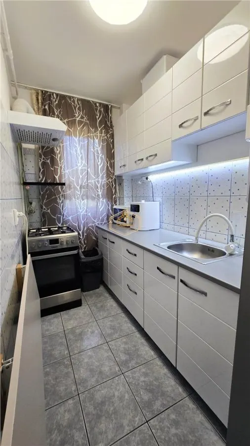 Etaj I | Apartament cu 2 camere si balcon | Botizului - foto 9