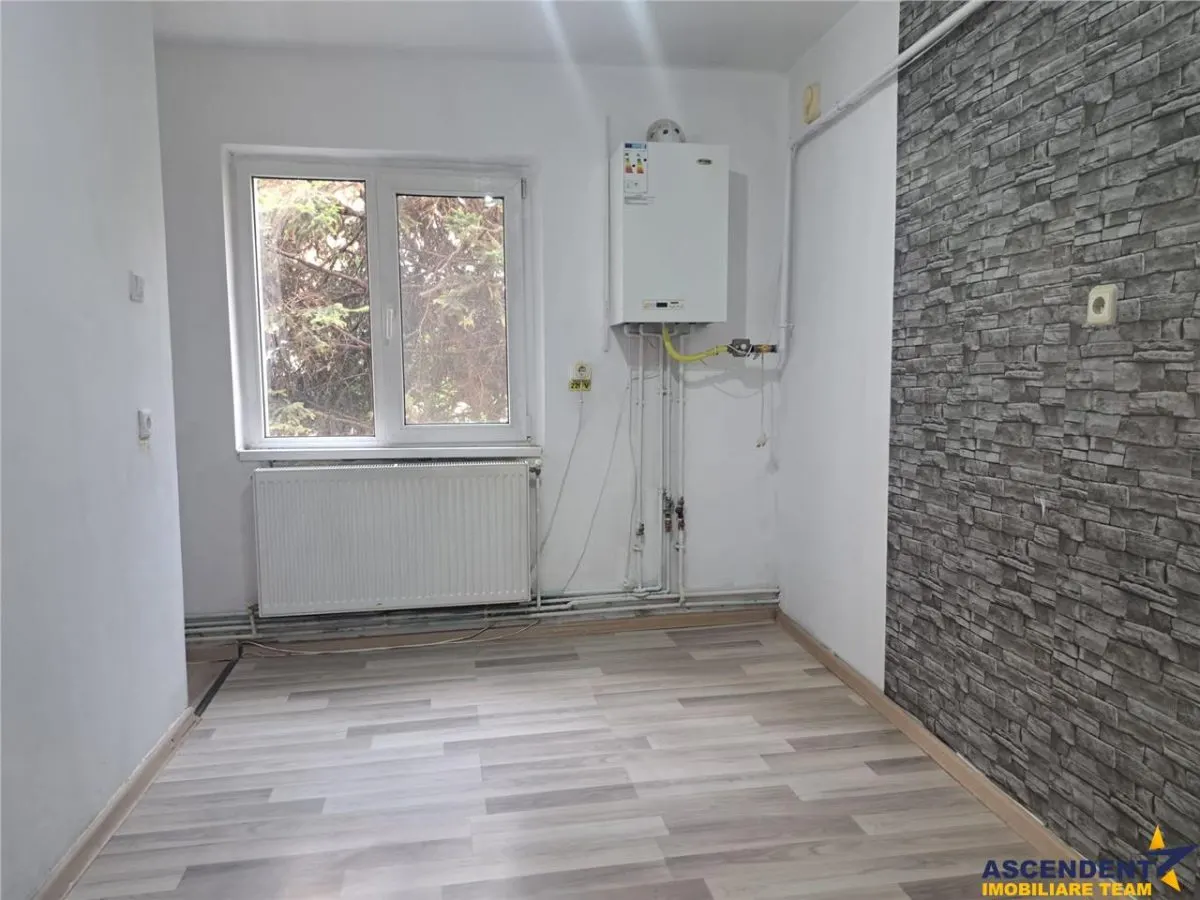 De inchiriat: Spatiu comercial aflat in zona centrala, Sfantu Gheorghe - foto 3