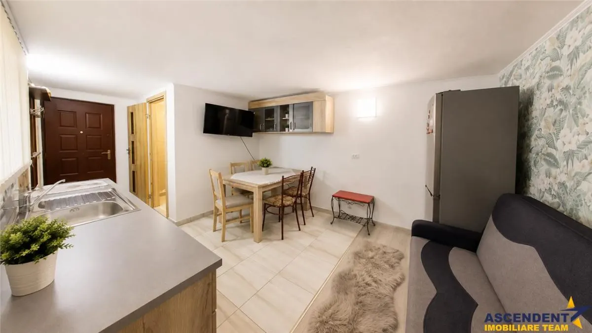 Corp de casa cu 2 imobile, intrari separate, pod si beci generos, Central, Brasov - foto 10