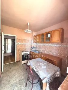Apartament de vanzare cu 3 camere, 2 bai, 2 balcoane, zona Soarelui - foto 2