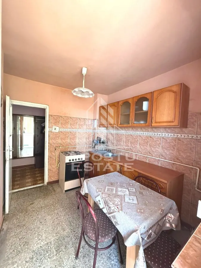 Apartament de vanzare cu 3 camere, 2 bai, 2 balcoane, zona Soarelui - foto 2