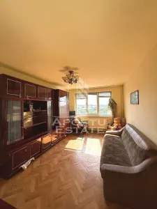Apartament de vanzare cu 3 camere, 2 bai, 2 balcoane, zona Soarelui - foto 3