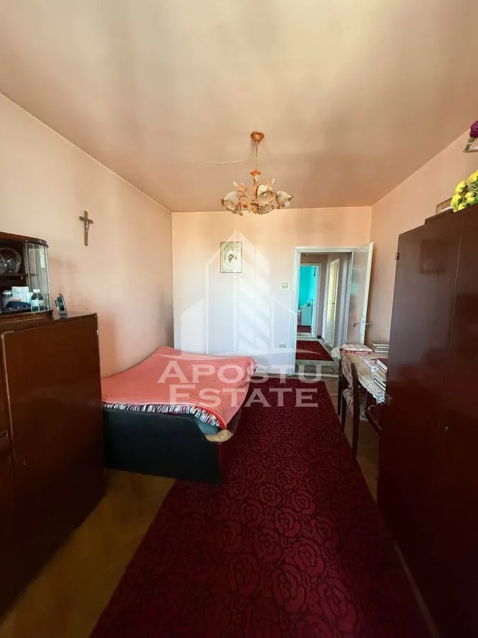 Apartament de vanzare cu 3 camere, 2 bai, 2 balcoane, zona Soarelui - foto 4