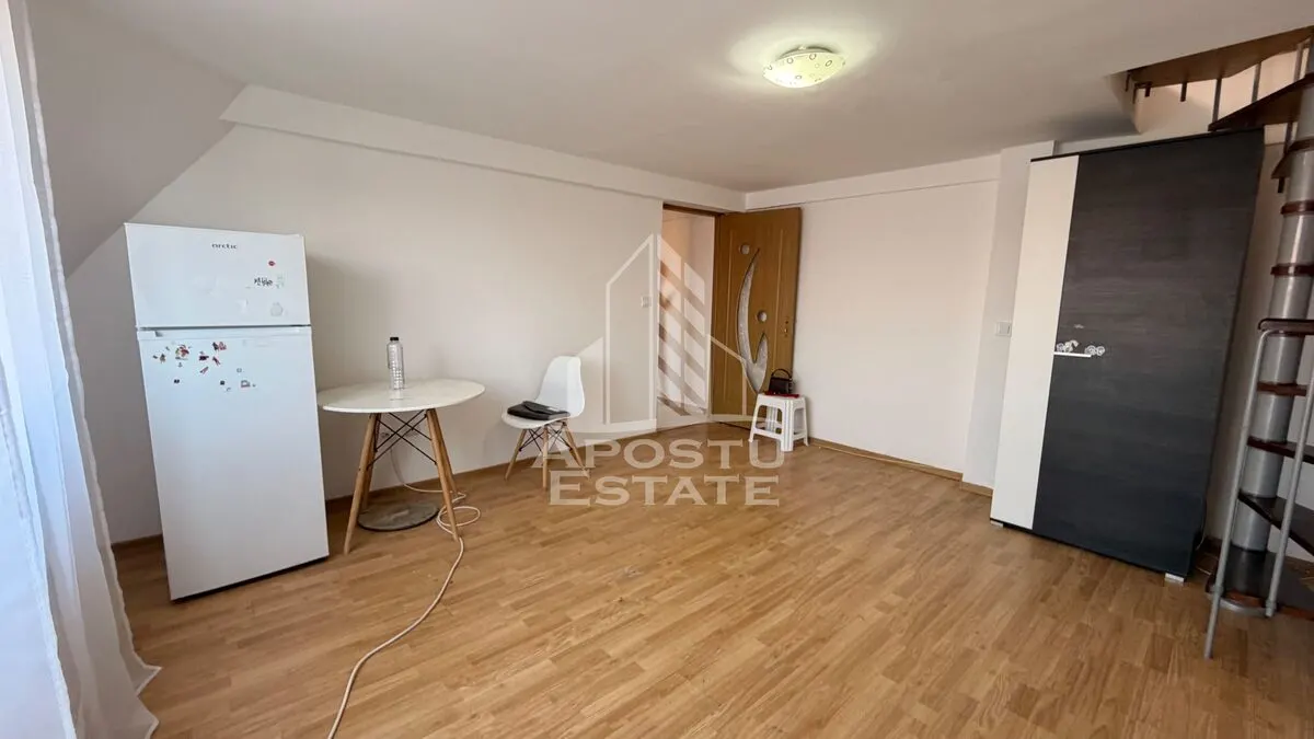 Apartament cu o camera, scara interioara cu acces in pod, zona Sagului - foto 2