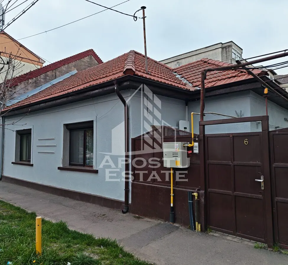 Casa individuala de vanzare, cu 4 camere si 2 garaje, zona Lipovei - foto 3