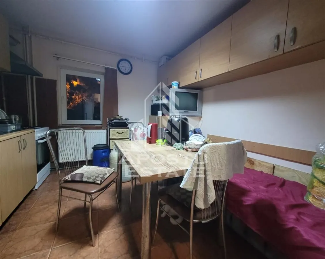 Apartament de vanzare cu 3 camere, 2 bai, zona Bucovina - foto 3