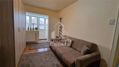 Apartament de vanzare cu 3 camere, centrala proprie, zona Dacia - foto 2