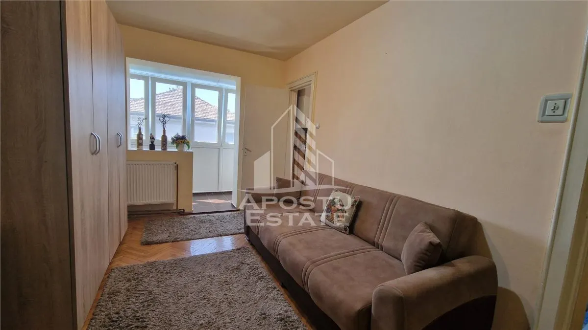 Apartament de vanzare cu 3 camere, centrala proprie, zona Dacia - foto 2