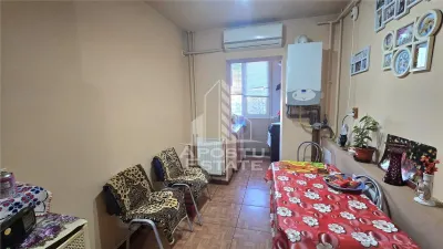 Apartament de vanzare cu 3 camere, centrala proprie, etaj 3, Lipovei - Timisoara