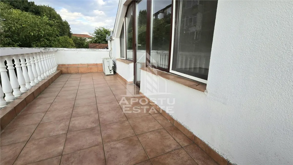 Duplex cu 5 camere si 3 bai, centrala proprie, zona Lipovei - foto 10