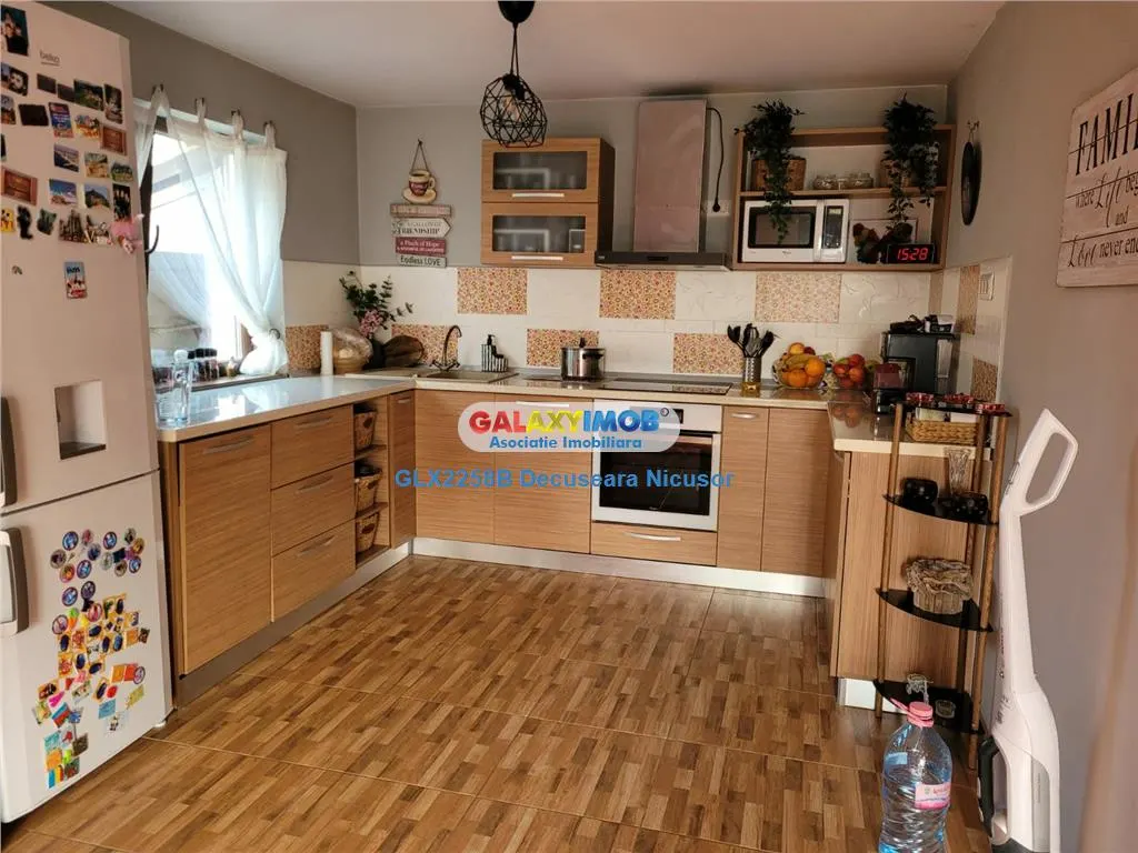 Casa, Str. Rachitei , 4 dormitoare si 1 living, 700 euro - foto 2