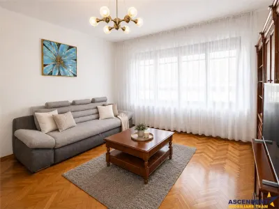 Resedinta luminoasa,farmec autentic,etaj 1, intimitate, acces facil, Piata Unirii.Centrul Istoric - Brasov