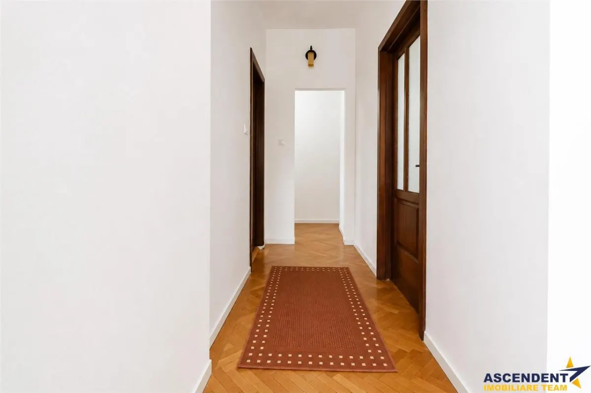 Resedinta luminoasa,farmec autentic,etaj 1, intimitate, acces facil, Piata Unirii.Centrul Istoric - foto 16