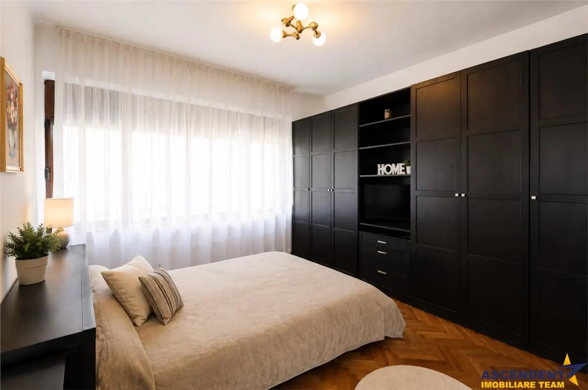 Resedinta luminoasa,farmec autentic,etaj 1, intimitate, acces facil, Piata Unirii.Centrul Istoric - foto 4